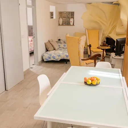 Modern In With Terrace, 75 M² Civitavecchia