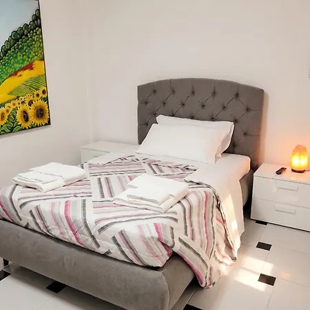 Modern In With Terrace, 75 M² Daire Civitavecchia