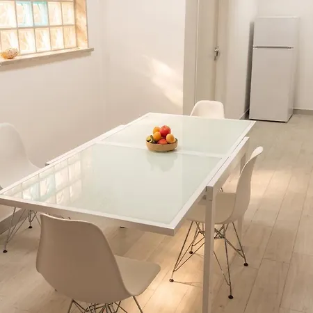 Modern In With Terrace, 75 M² Daire Civitavecchia